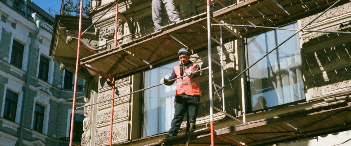 Het Huren van Steigers en Klimmaterieel