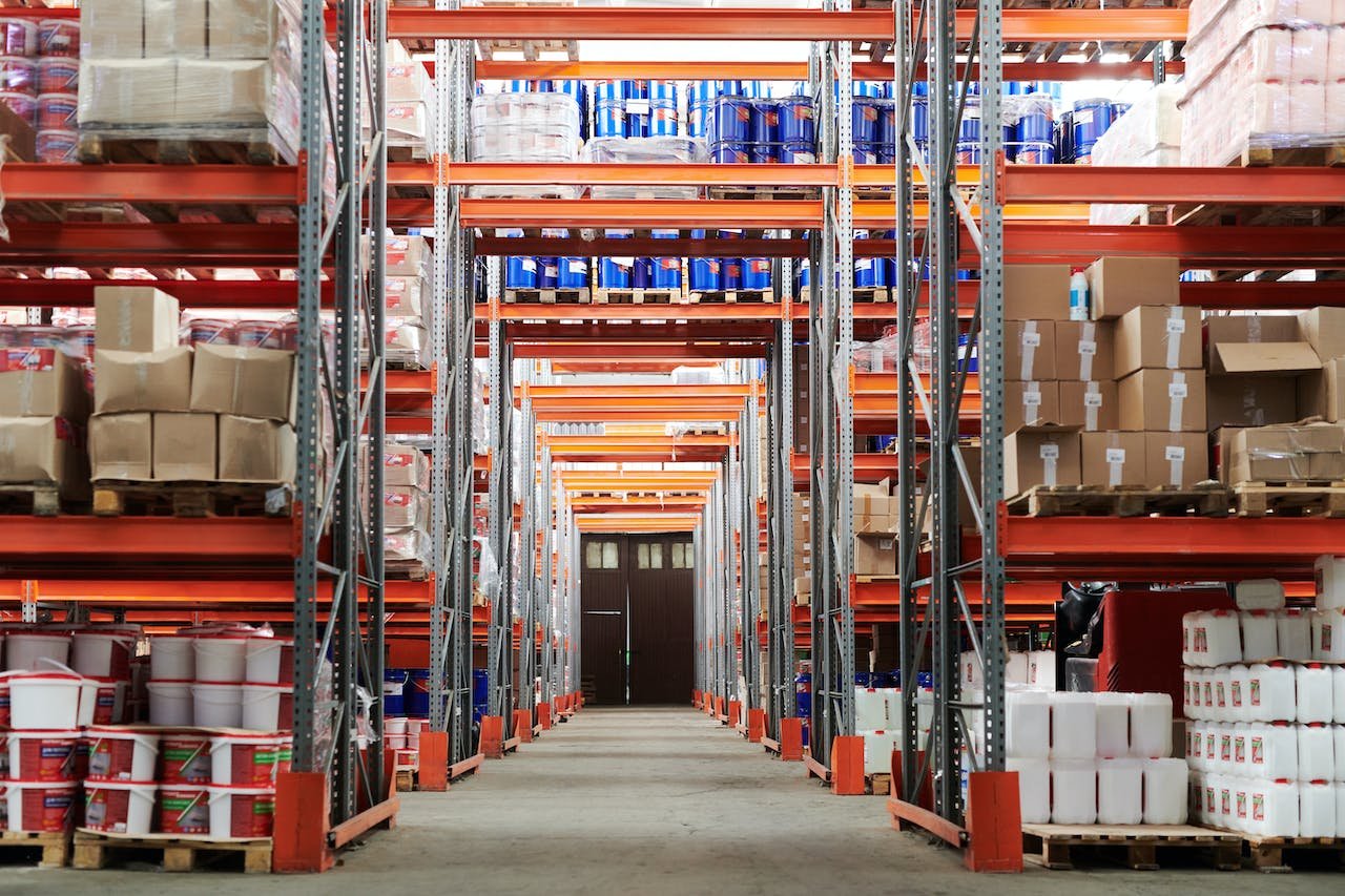 Hoe efficiënte magazijnstellingen jouw bedrijf verbeteren