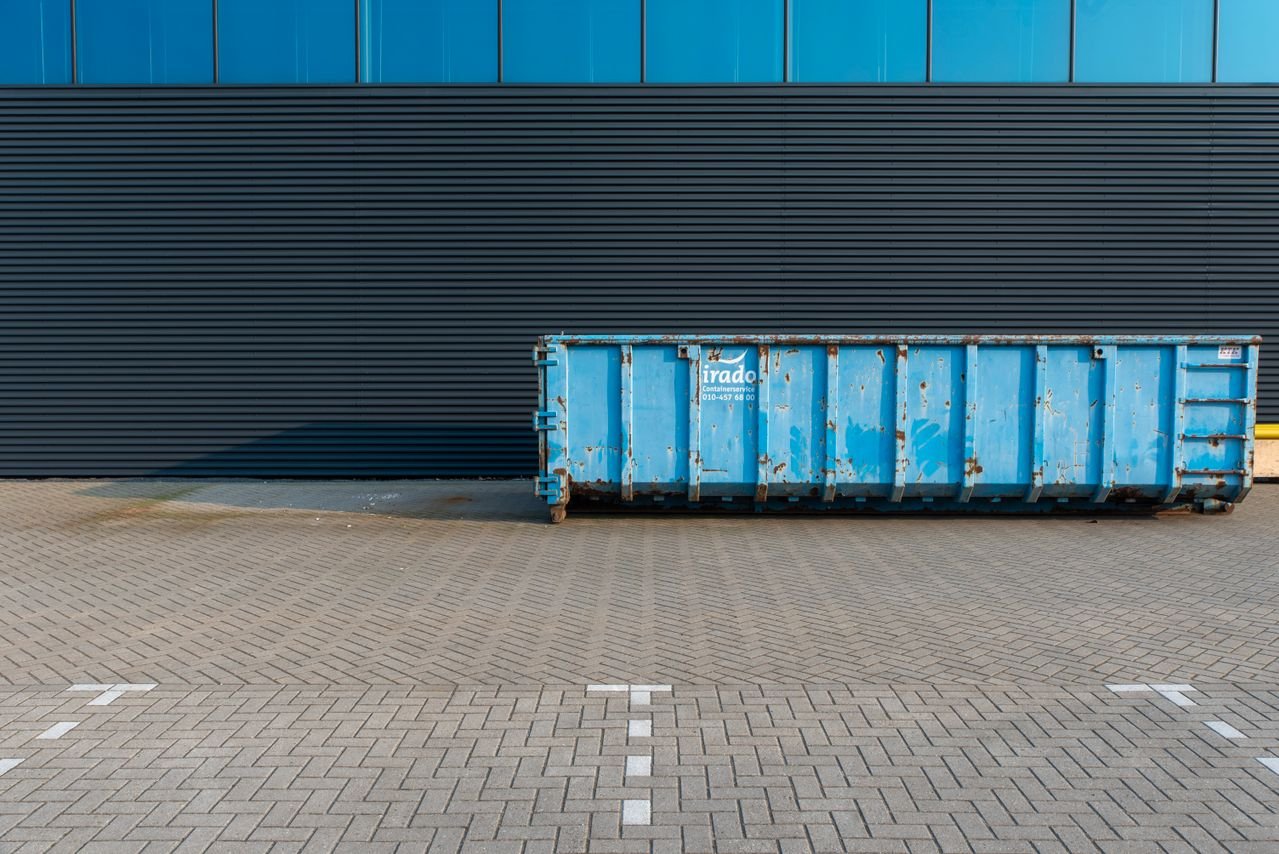 Slim omgaan met schroot en IBC containers bij je verbouwing